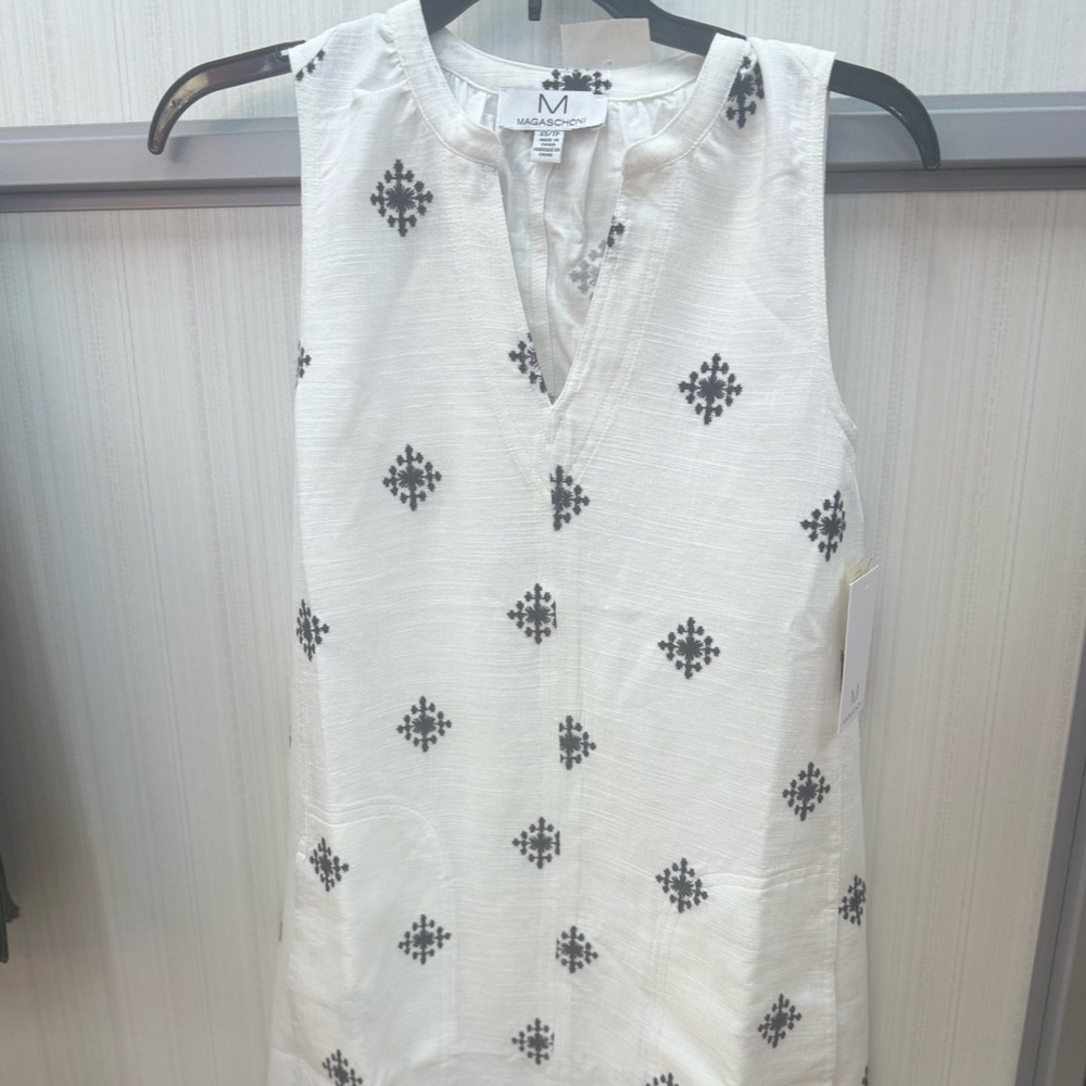 Petite Classic Magaschoni White and Black Midi Dress. Resort Wear